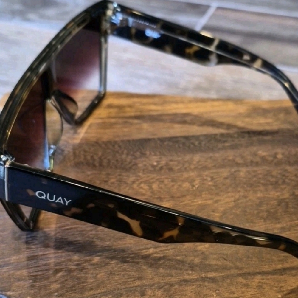 Quay Maxed Out Square Stud Detail Sunglasses in Faded Camo, Good Pre-Loved - Picture 9 of 14
